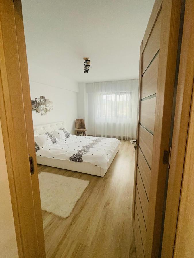Apartament Yra Rm.Valcea Рымнику-Вылча Экстерьер фото